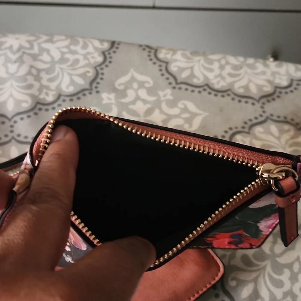 Beautiful Wristlet - Picture 5 of 6